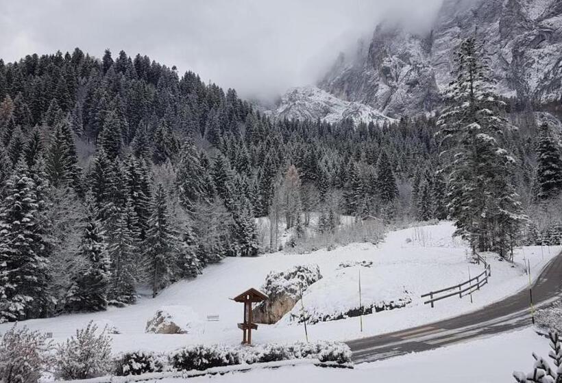 סוויטת ג'וניור עם מרפסת, Chalet Giasenei