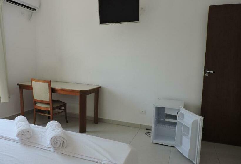 اتاق استاندارد سه نفره, Consulado Praia