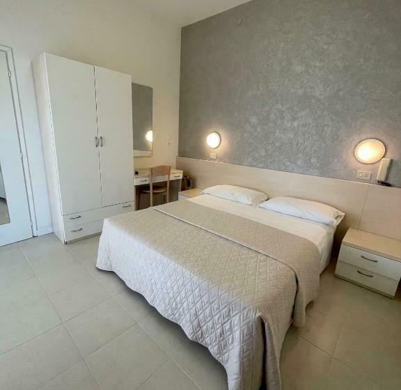 חדר אקונומי, Cristina