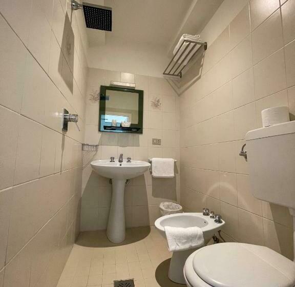 חדר אקונומי, Cristina