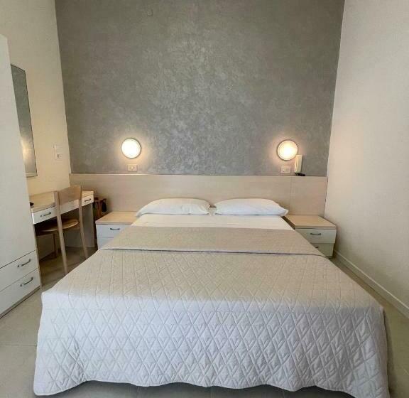 חדר אקונומי, Cristina