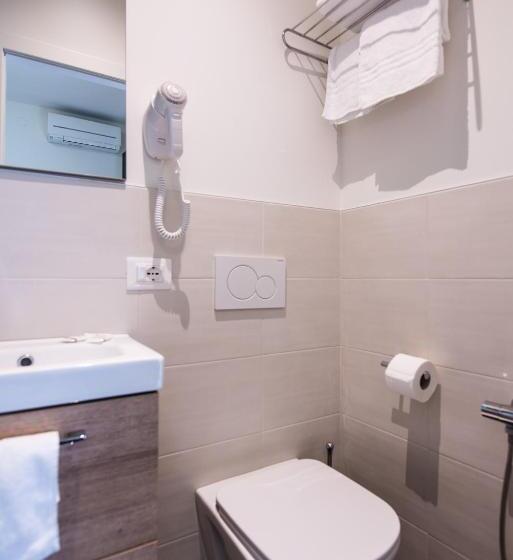 Comfort room with balcony, Cristina