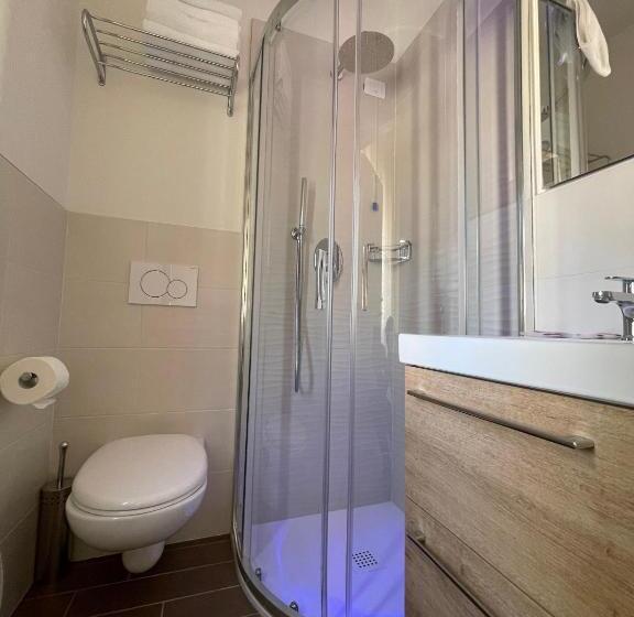 Comfort room with balcony, Cristina