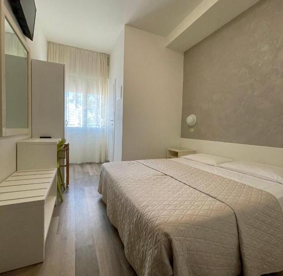 Comfort room with balcony, Cristina