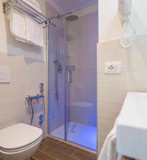 Comfort room with balcony, Cristina