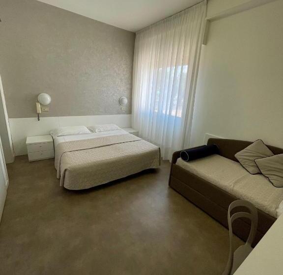 חדר קומפורט לשלושה, Cristina