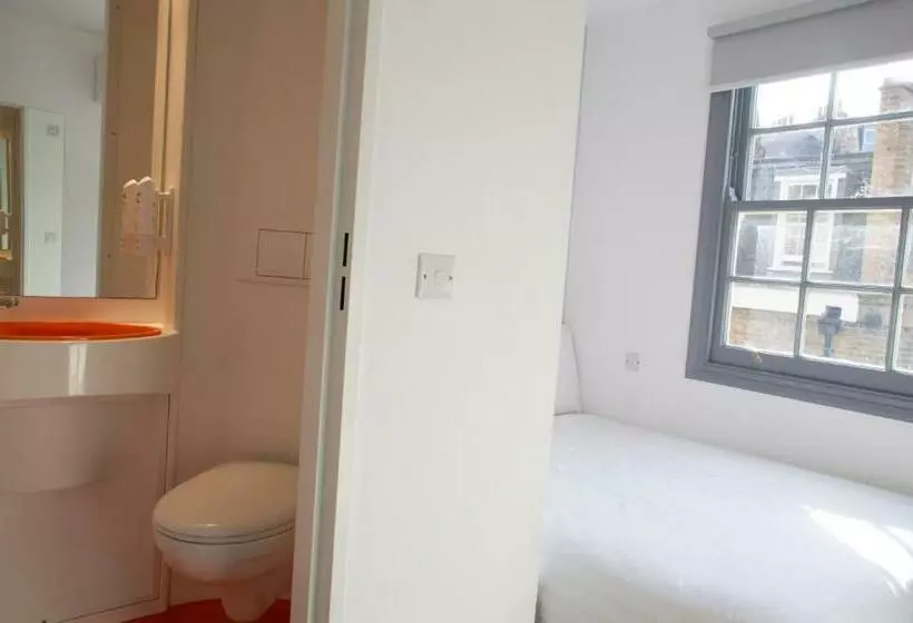 スタンダードルーム, Easyhotel Victoria