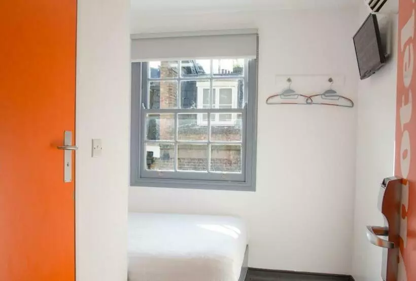 スタンダードルーム, Easyhotel Victoria