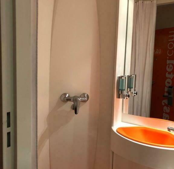 Номер Стандарт, Easyhotel Victoria