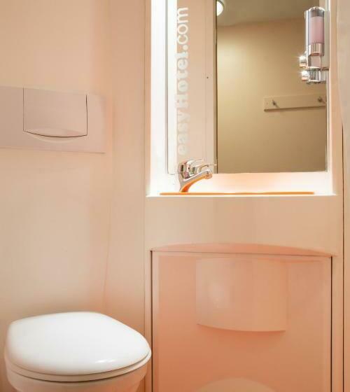 Номер Basic, Easyhotel Victoria