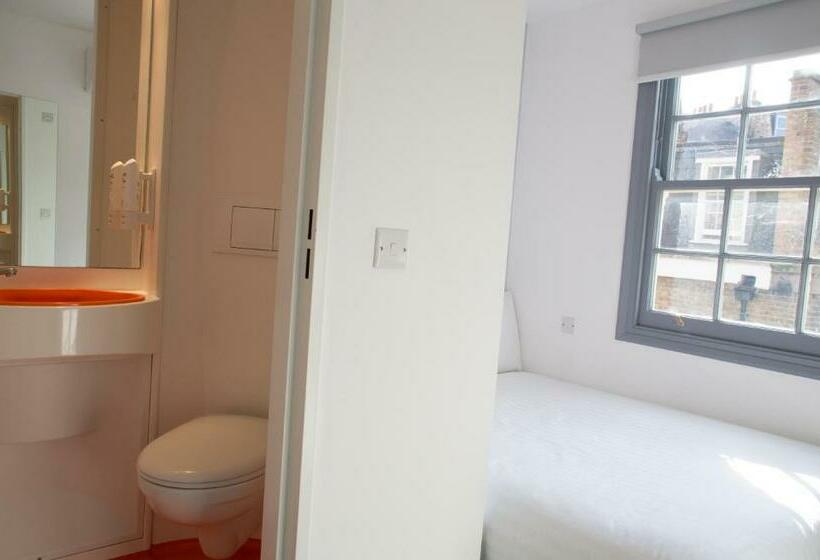 Номер Basic, Easyhotel Victoria