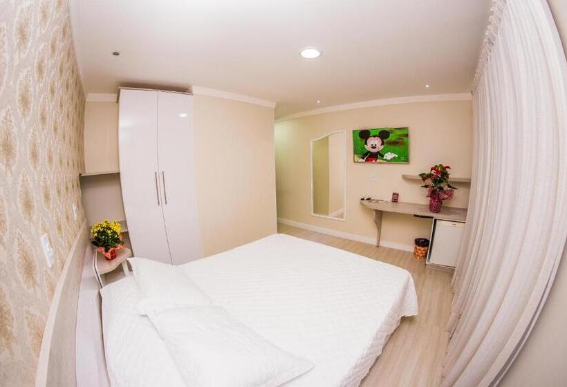 جناح عائلي, Rouxinol