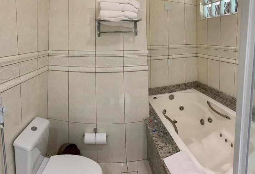 جناح عائلي, Rouxinol