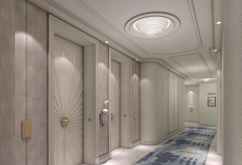 Номер Executive, The Langham Haikou
