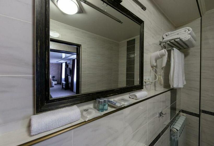 Люкс, Uyutnyy Dom