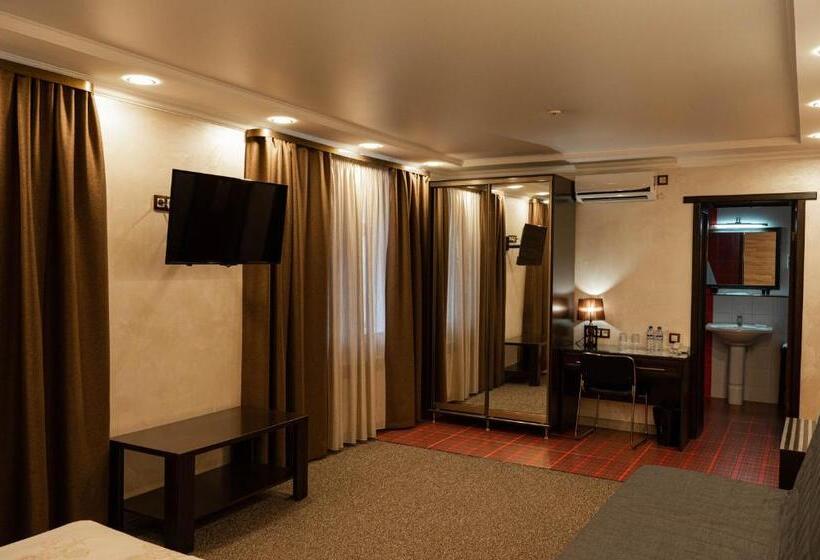 Люкс, Uyutnyy Dom