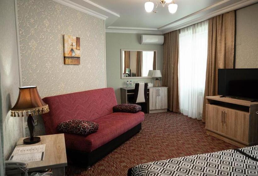 Студия Deluxe, Uyutnyy Dom