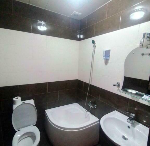 اتاق اکونومی, Vakhtanguri