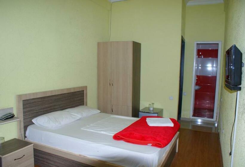 Economy Triple Room, Vakhtanguri