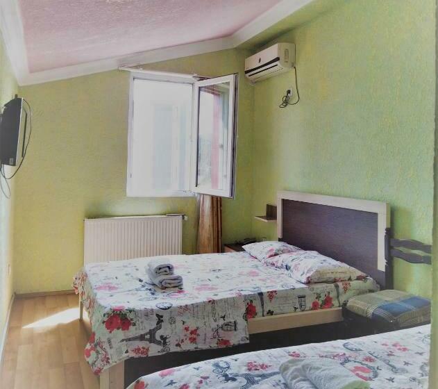 Economy Triple Room, Vakhtanguri