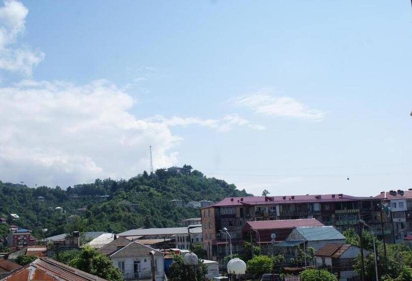 اتاق لوکس با بالکن, Vakhtanguri