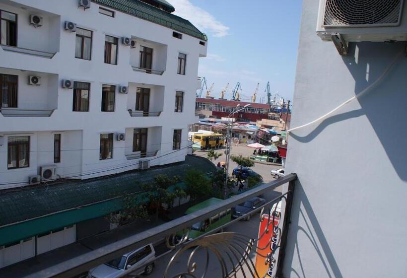 اتاق لوکس با بالکن, Vakhtanguri