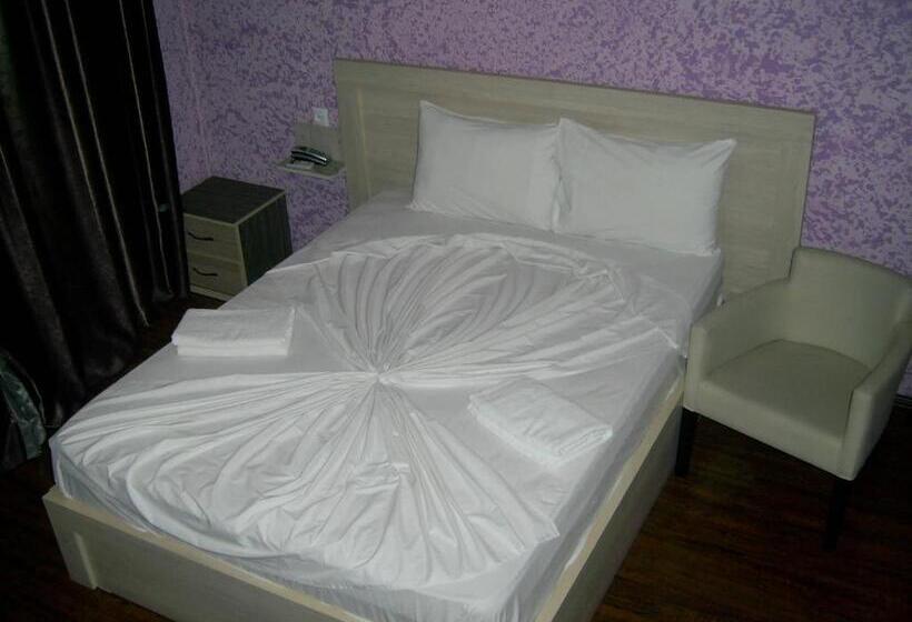 اتاق لوکس با بالکن, Vakhtanguri