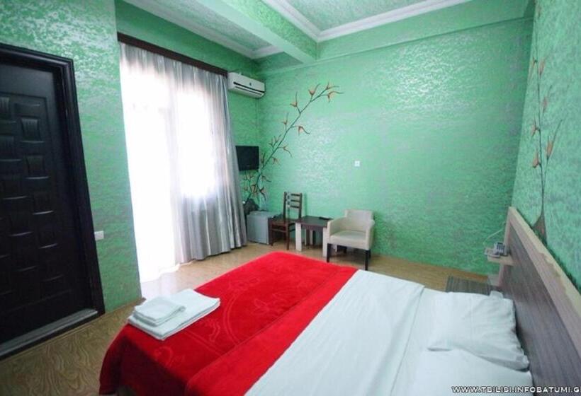 اتاق لوکس با بالکن, Vakhtanguri