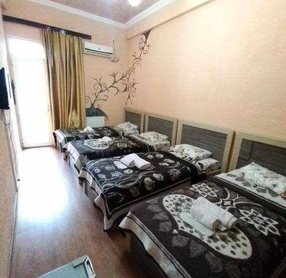 اتاق استاندارد چهارنفره با بالکن, Vakhtanguri