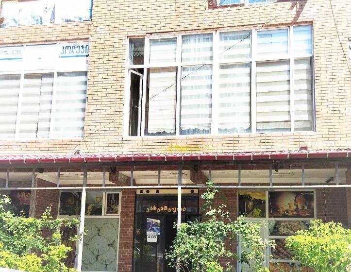 اتاق استاندارد سه تخته با بالکن, Vakhtanguri