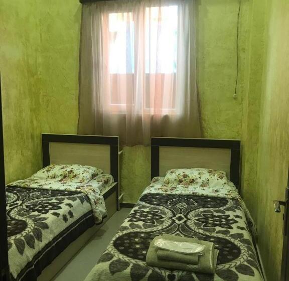 تختخواب در اتاق مشترک, Vakhtanguri