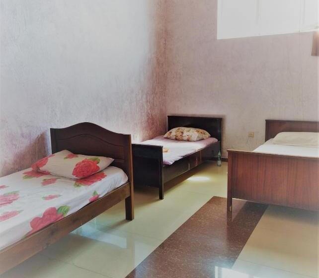 تختخواب در اتاق مشترک, Vakhtanguri