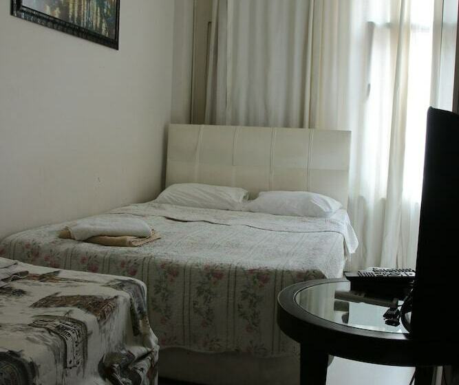 اتاق استاندارد یک نفره, Eagles Budget Homes