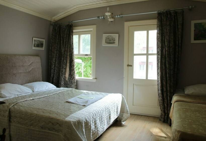 اتاق استاندارد چهار تخته, Eagles Budget Homes