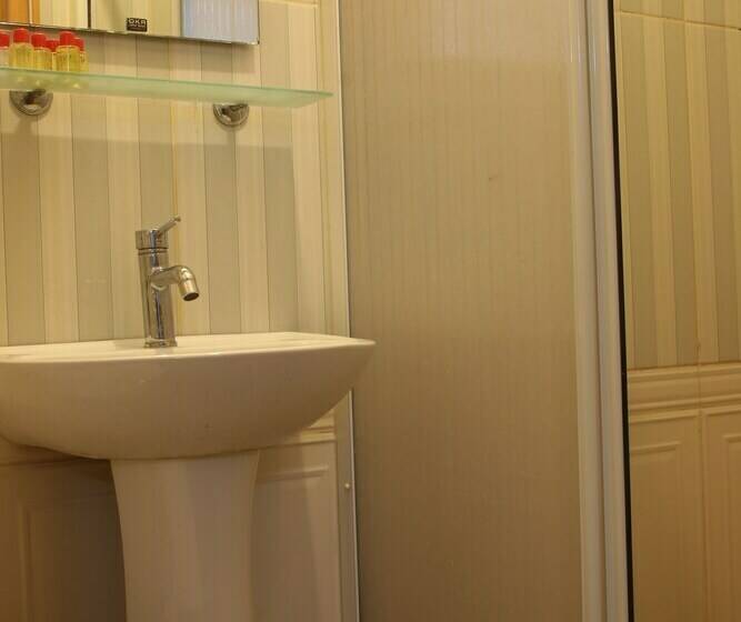 اتاق استاندارد چهار تخته, Eagles Budget Homes