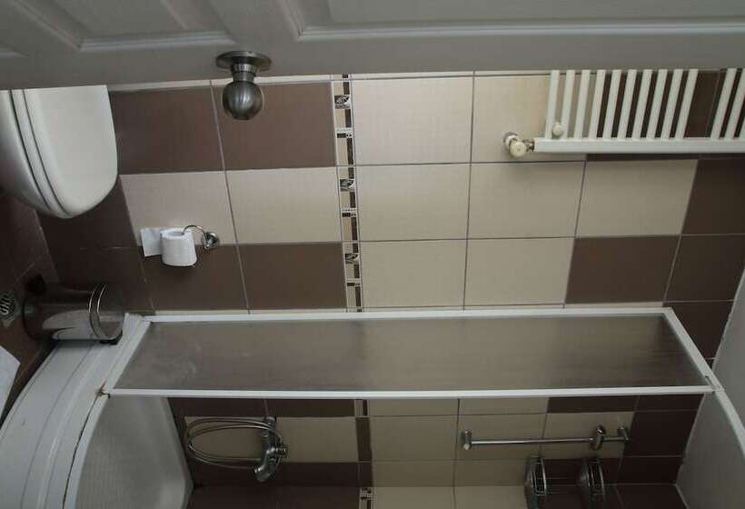 اتاق استاندارد چهار تخته, Eagles Budget Homes