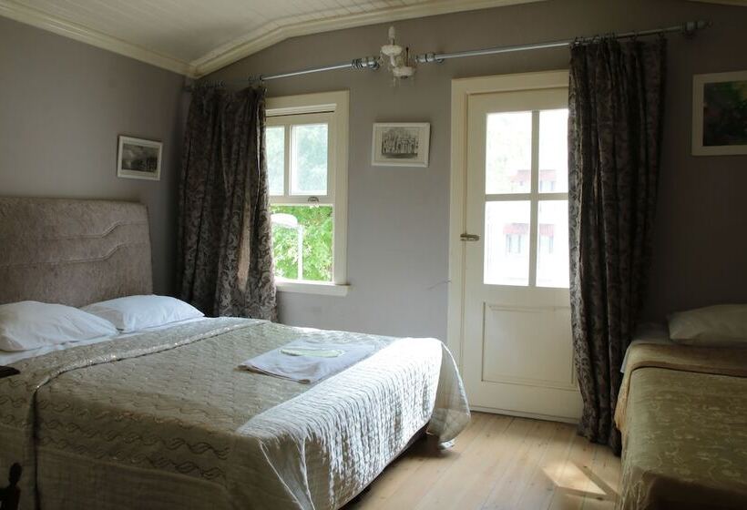 اتاق استاندارد چهار تخته, Eagles Budget Homes