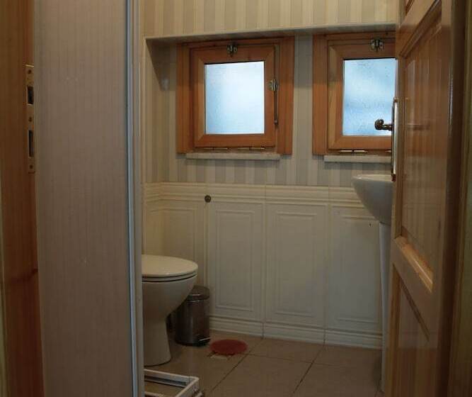 اتاق استاندارد سه نفره, Eagles Budget Homes