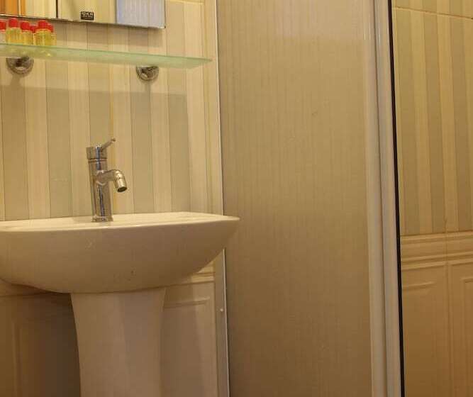 اتاق استاندارد چهار تخته, Eagles Budget Homes