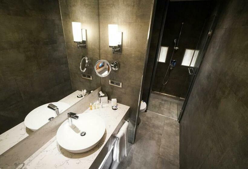 Люкс Вид на Город, Golden Tulip Istanbul Bayrampasa