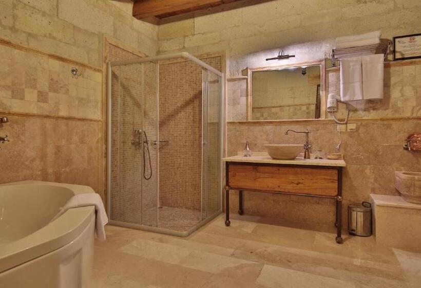 Pokój Rodzinny, Harman Cave