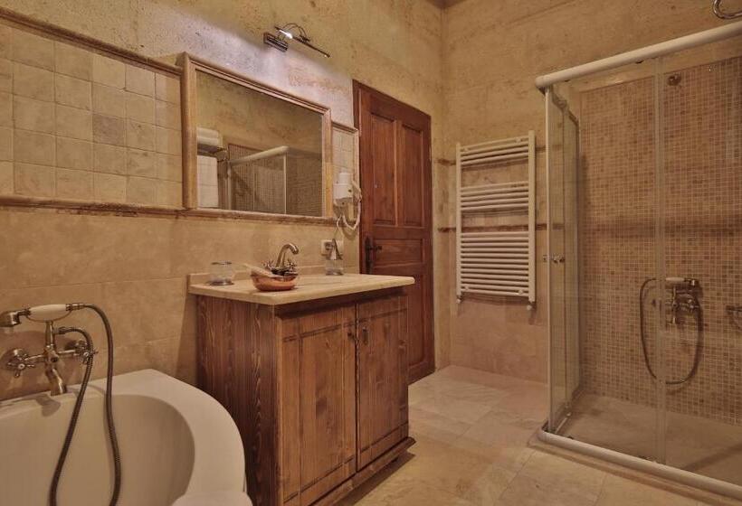 Pokój Rodzinny, Harman Cave