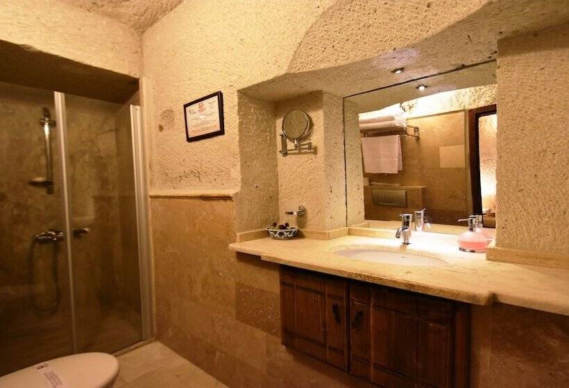 Pokój Ekonomiczny, Harman Cave