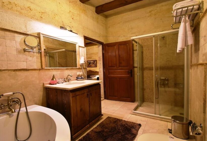 Pokój Rodzinny, Harman Cave