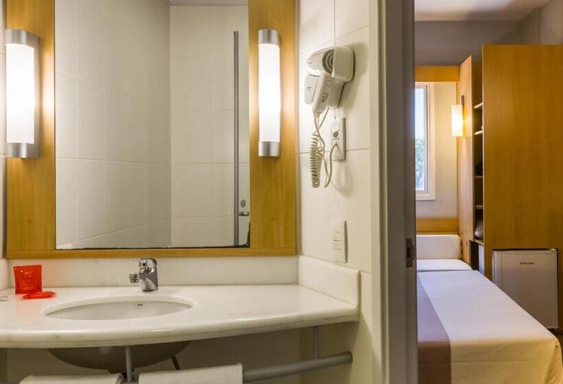 Aile Odası, Ibis Jaboticabal