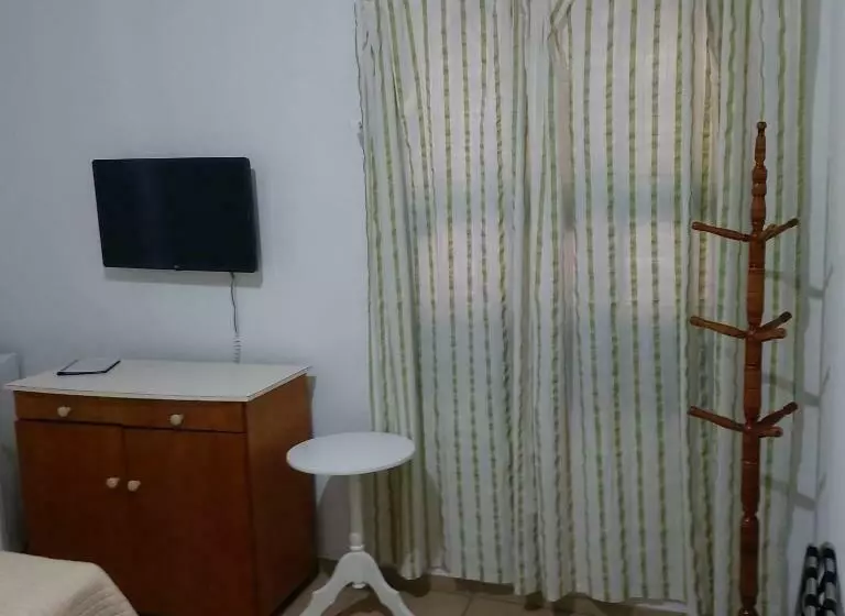 Standard Kolmen Hengen Huone, Viverdi