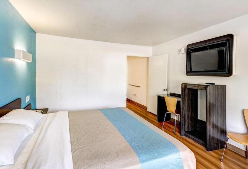 غرفة قياسية سرير كينج, Motel 6 Waco   Lacy Lakeview