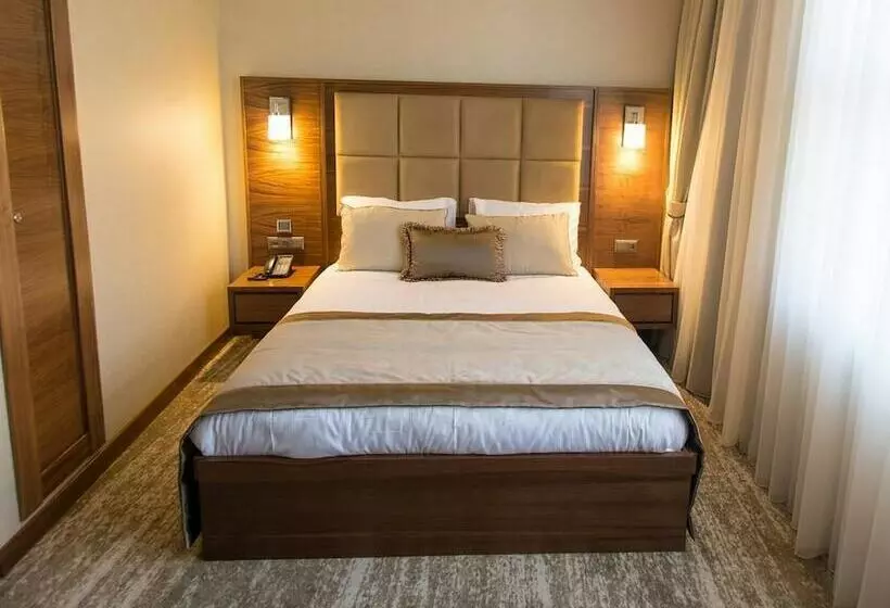 Standard Yhden Hengen Huone, Turan Otel