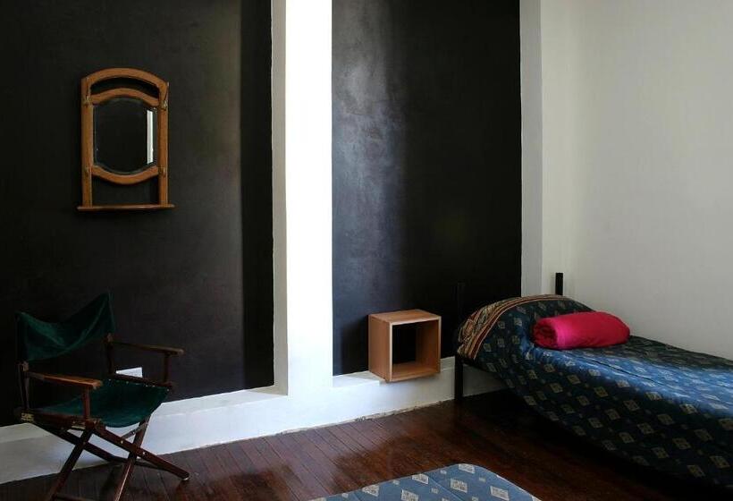 اتاق استاندارد, Elefante Rosa Hostel