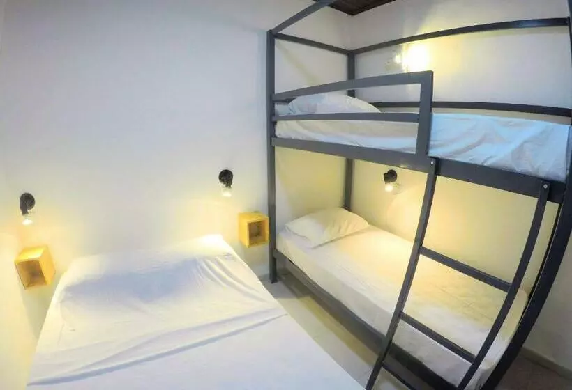 デラックスの４人部屋, Hostel Da Milla